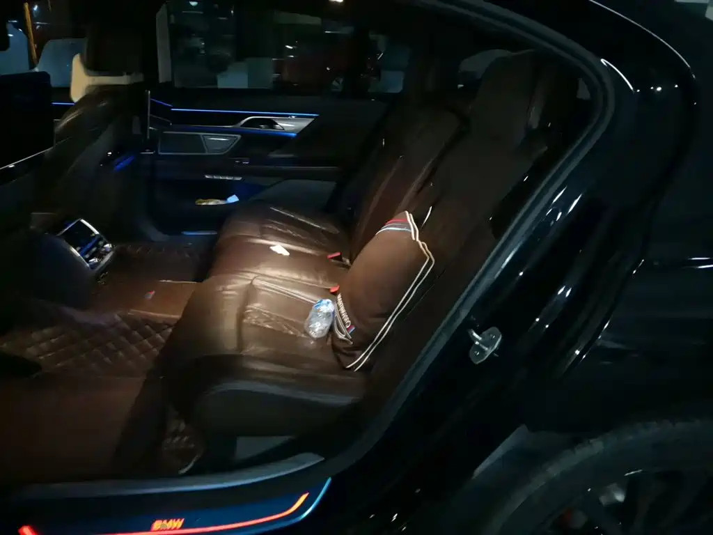 BMW 7 Series — миниатюра 15