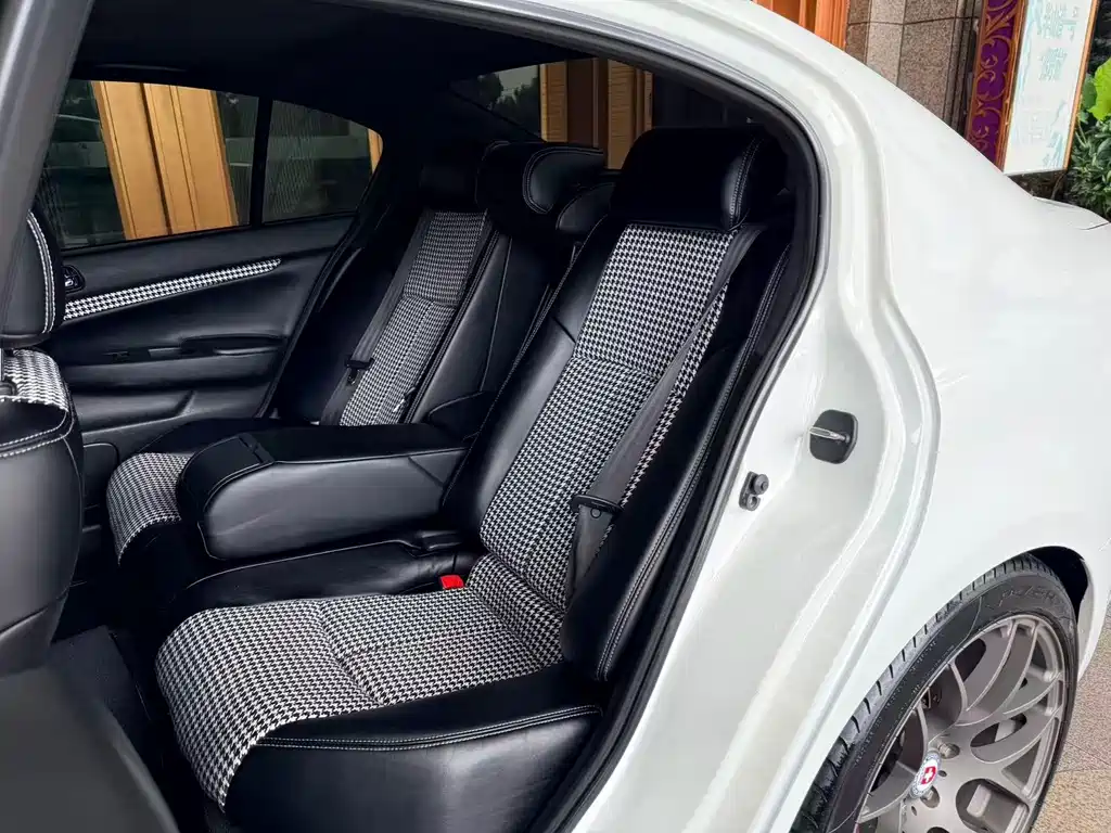 Infiniti G — миниатюра 12