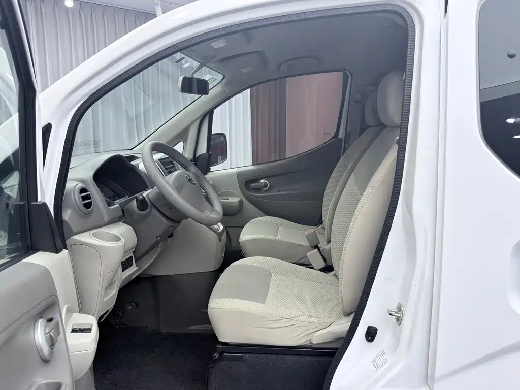 Nissan NV200 — миниатюра 8