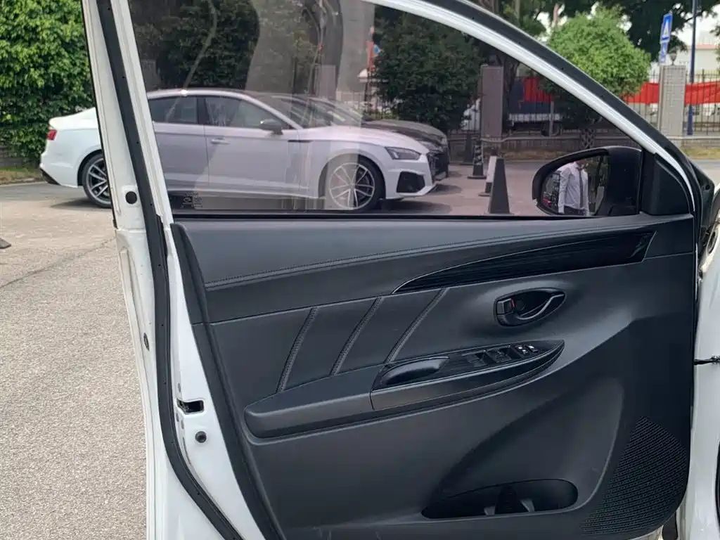 TOYOTA YARIS L ZHIXUAN