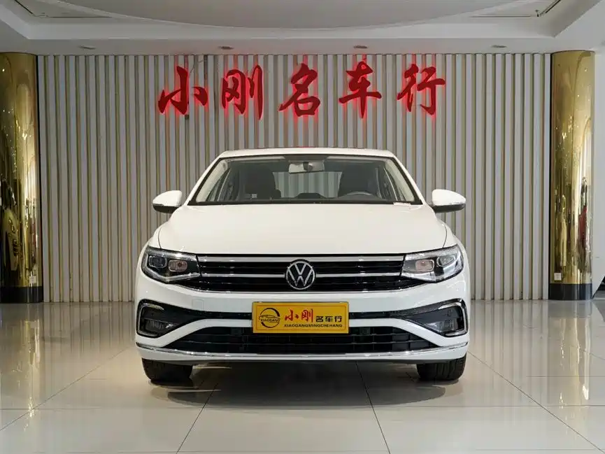 VOLKSWAGEN BORA