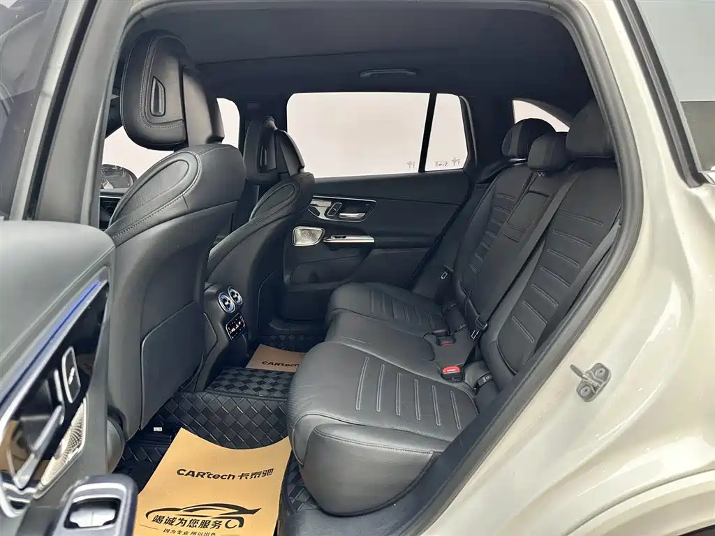 Mercedes-Benz GLC 2023 GLC 300 L 4MATIC 5 мест