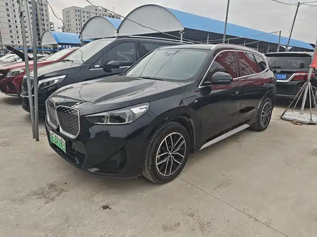 BMW IX1 2025
