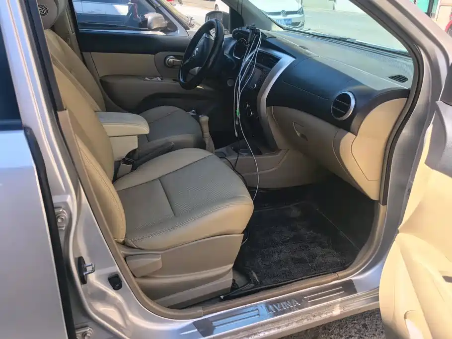 Nissan Livina — миниатюра 8