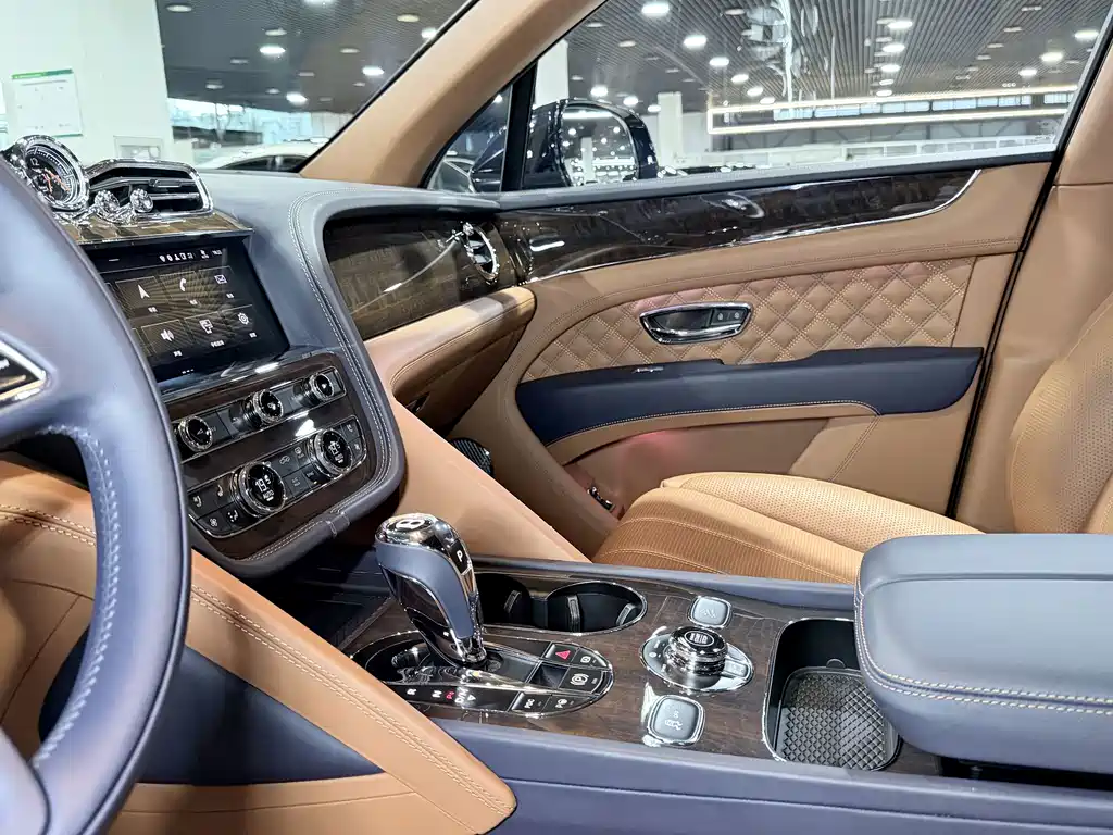 Bentley Bentayga — миниатюра 7