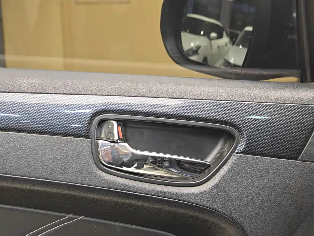 Dongfeng 580 2016 1.5T MT Luxury