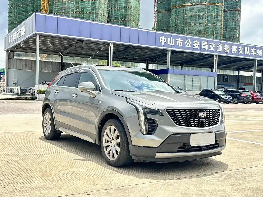 CADILLAC  XT4
