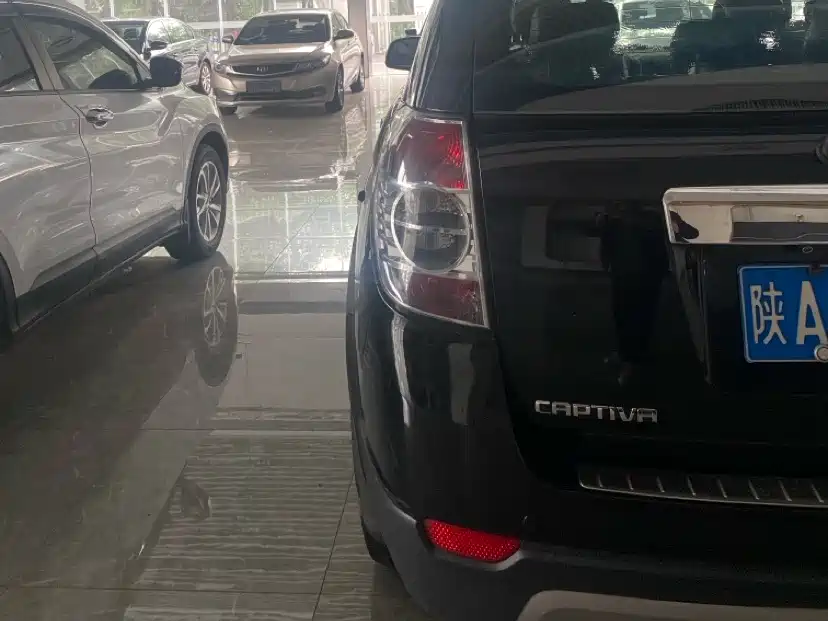 Chevrolet Captiva 2013 2.4L 7 мест