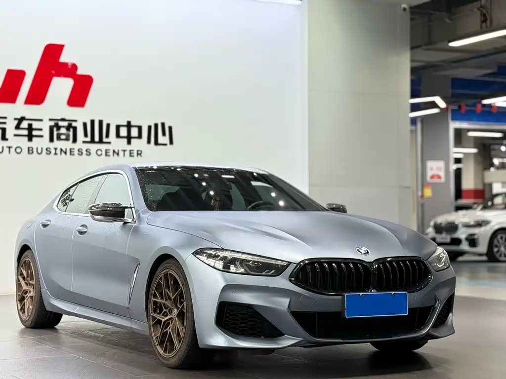 BMW  8 SERIES