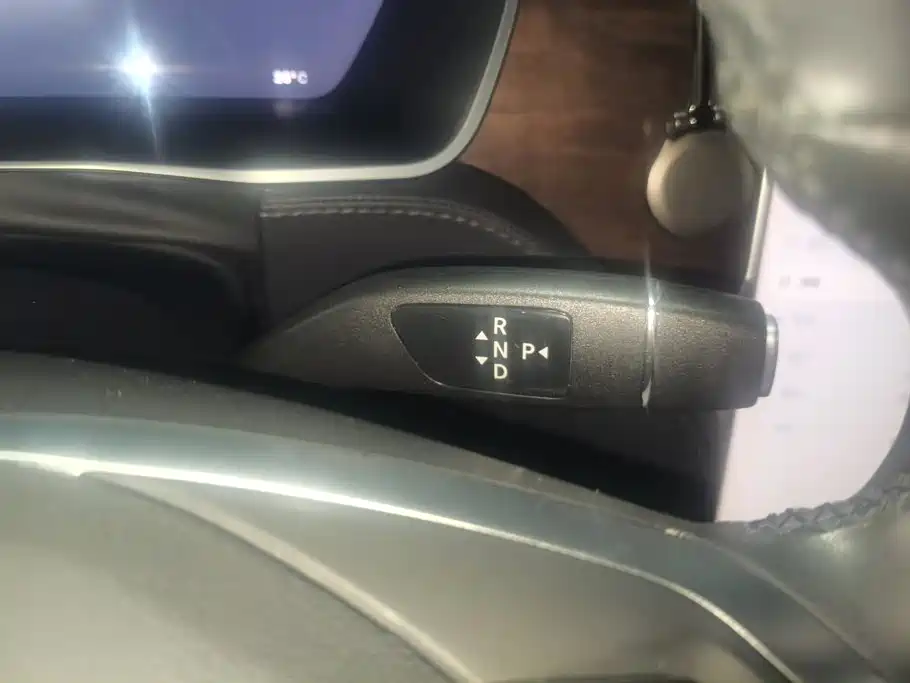 Tesla Model X — миниатюра 16