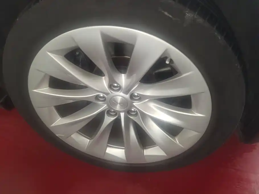 Tesla Model X — миниатюра 6