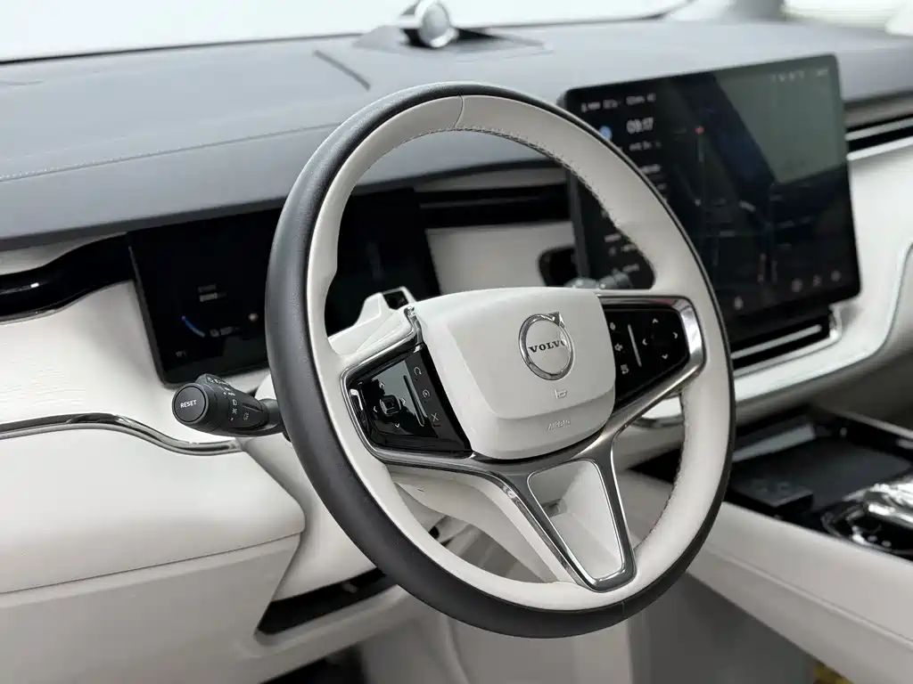 Volvo EM90 — миниатюра 11