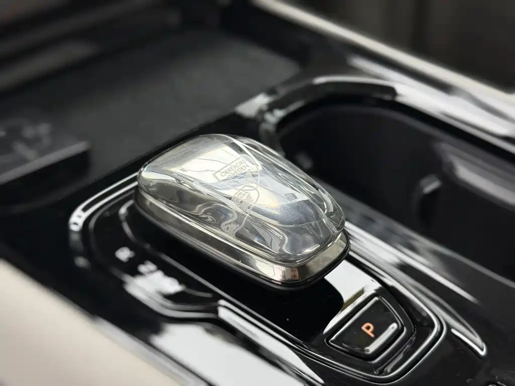 Volvo EM90 — миниатюра 12