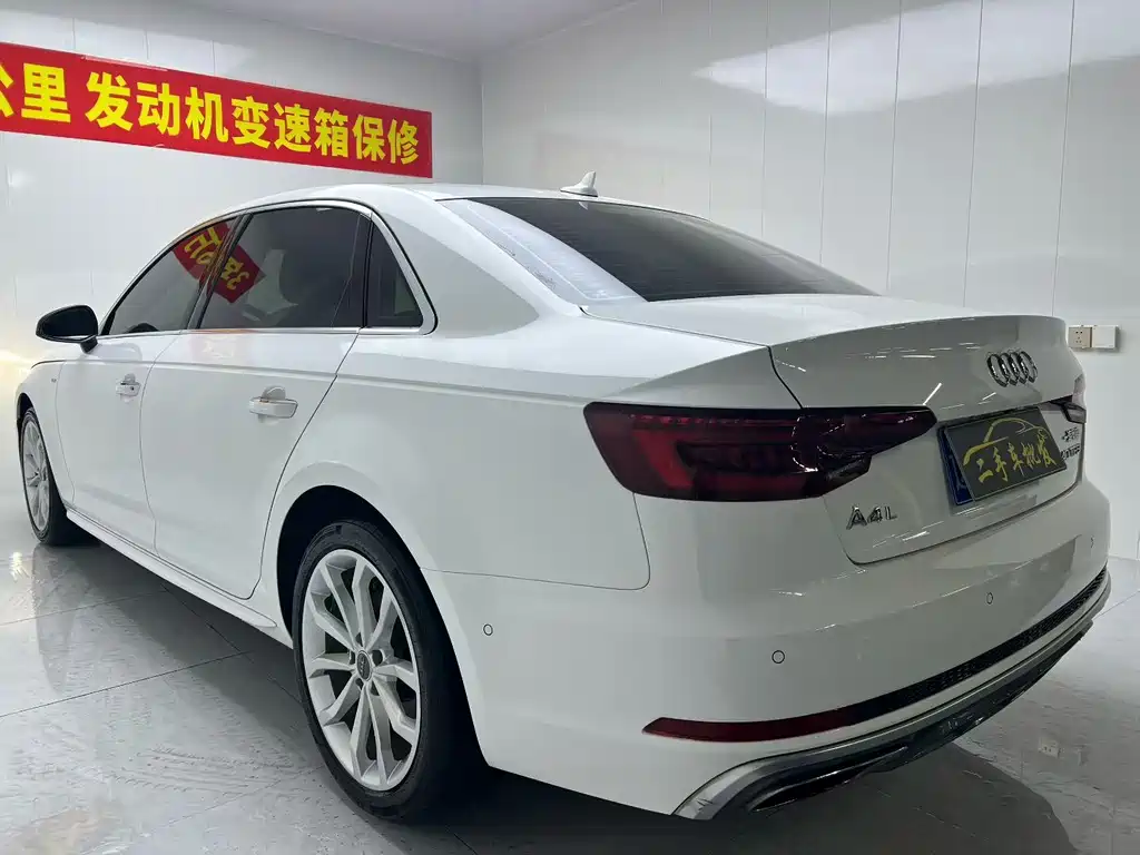 Audi A4L 2019 40 TFSI Fashion V