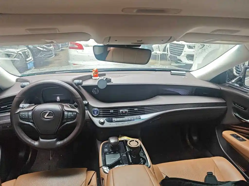 Lexus LS 2018 500h V