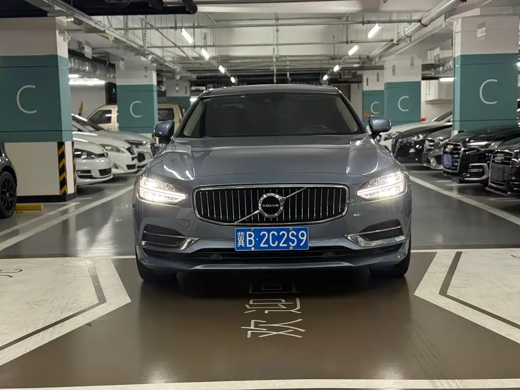 Купить Volvo S90