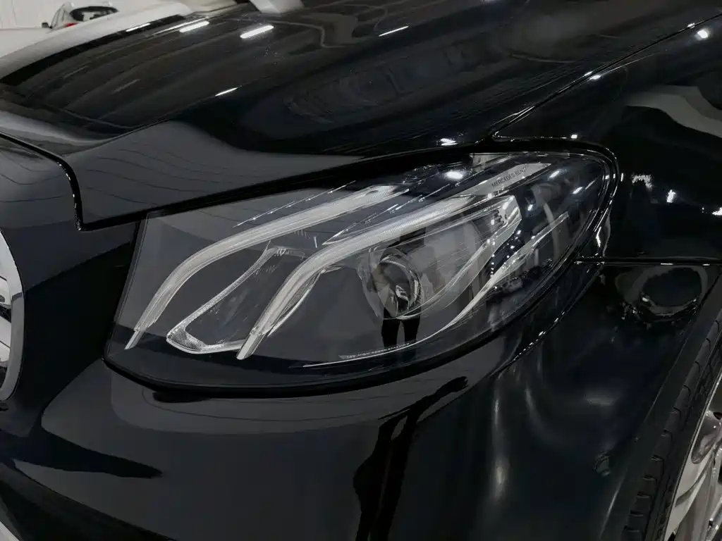 Mercedes-Benz E-Class — миниатюра 7