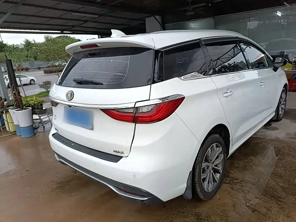 BYD MAX — миниатюра 7
