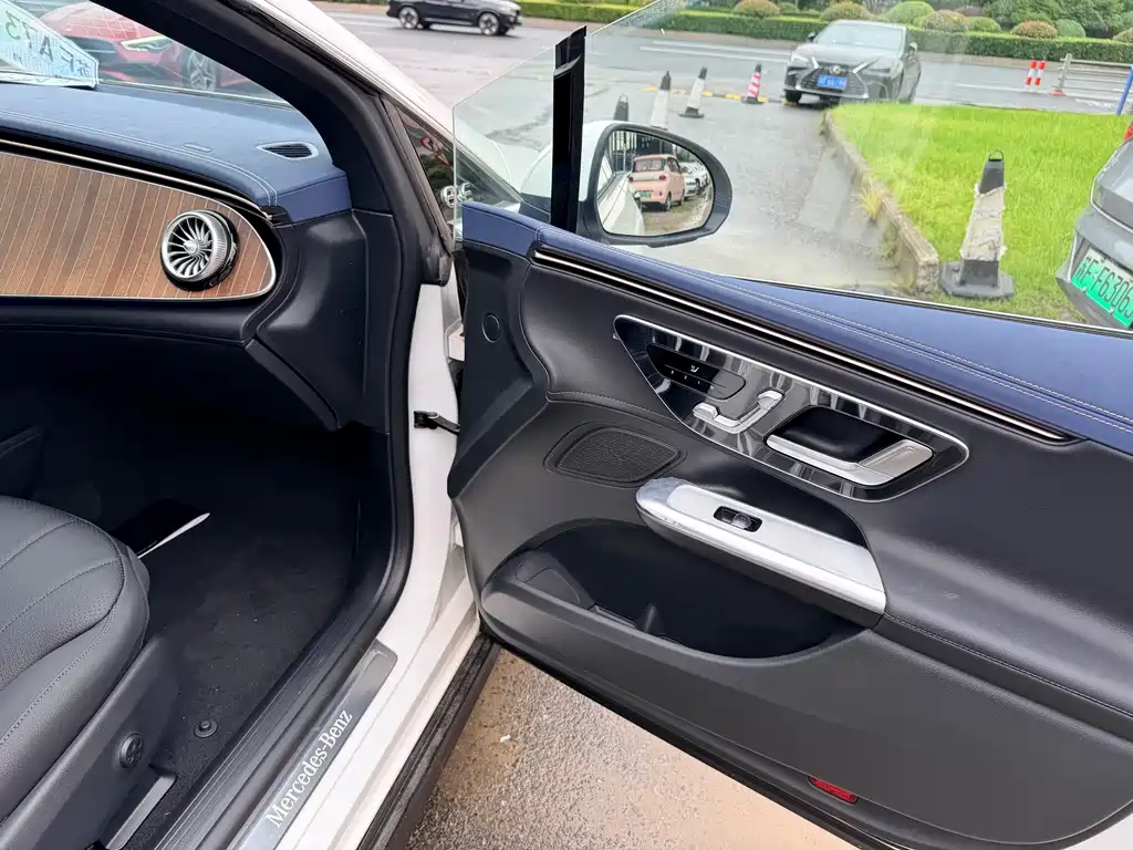 Mercedes-Benz EQE 2025 500 4MATIC Luxury