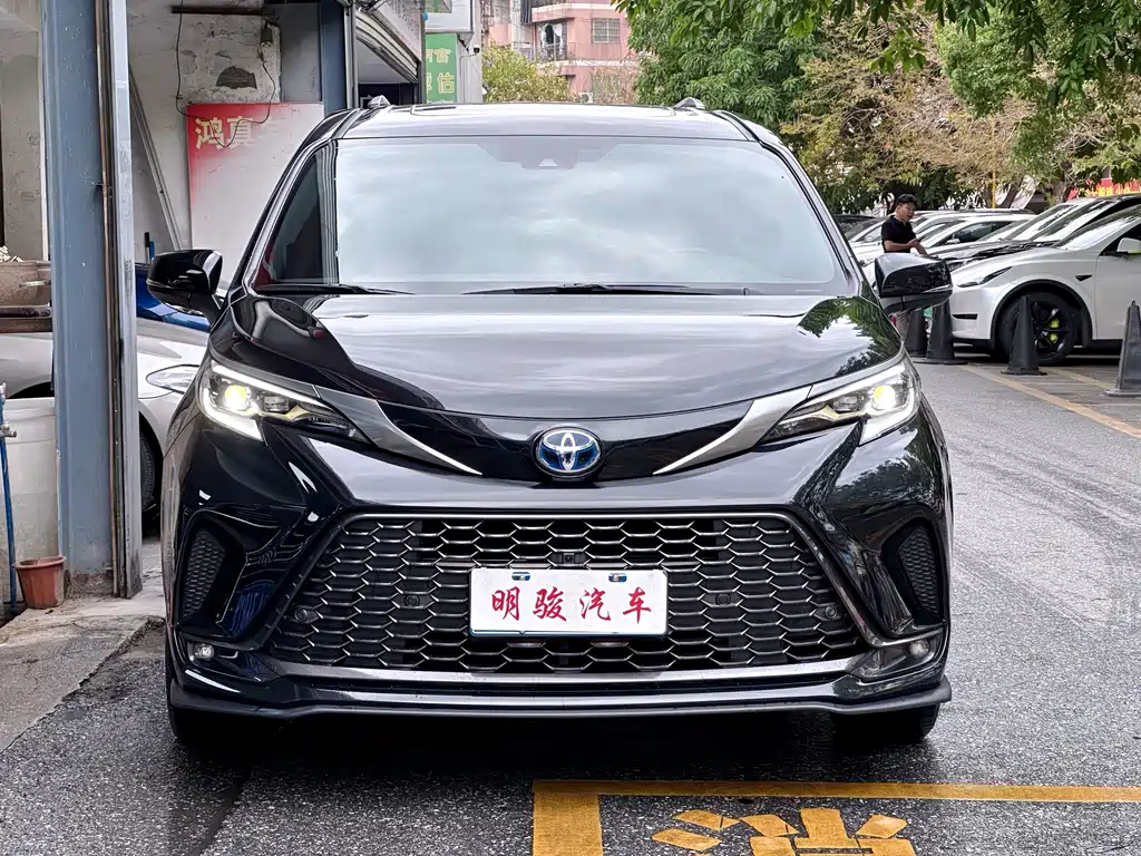Toyota Granvia 2022 2.5L Flagship