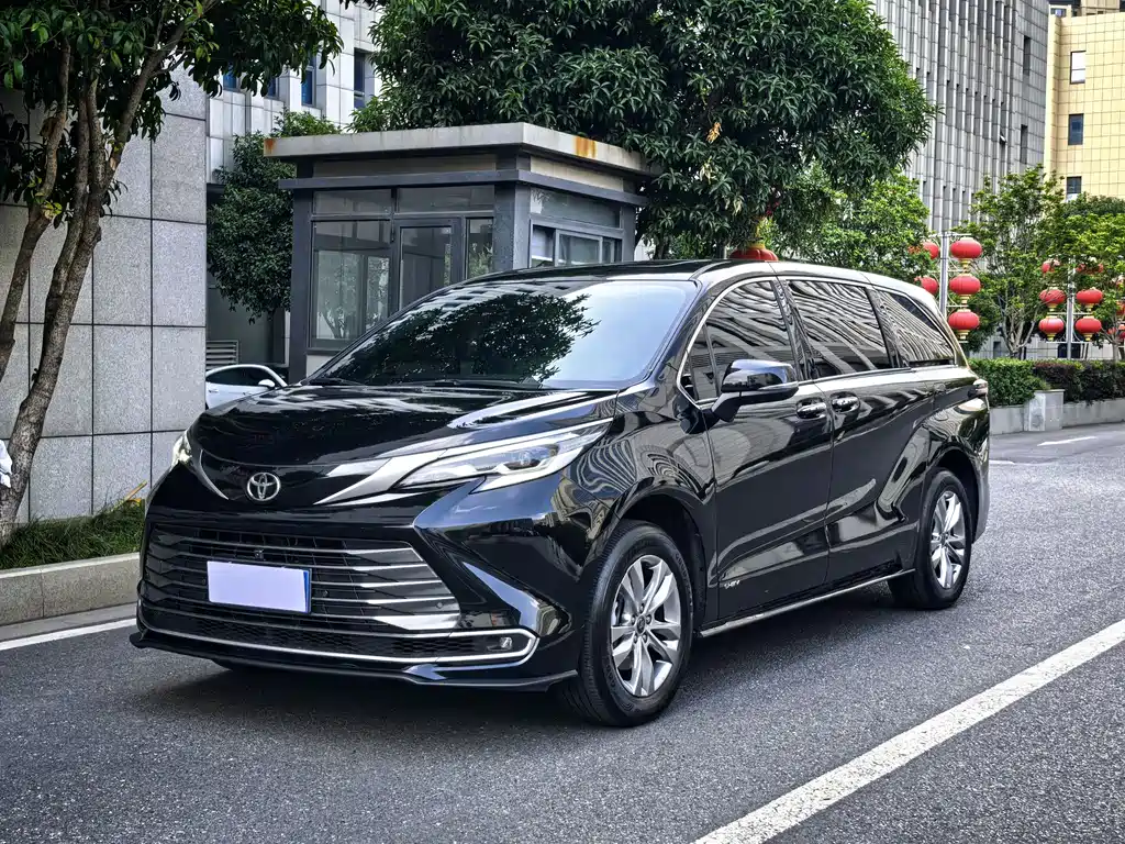 Toyota Sienna 2024 2.5L Hybrid 4WD Premium Edition