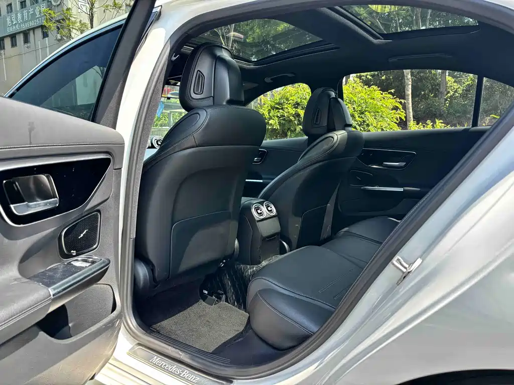 Mercedes-Benz C-Class — миниатюра 9