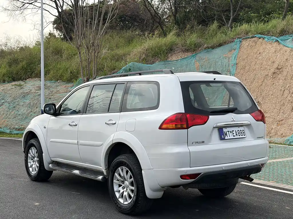 MITSUBISHI PAJERO JINCHANG