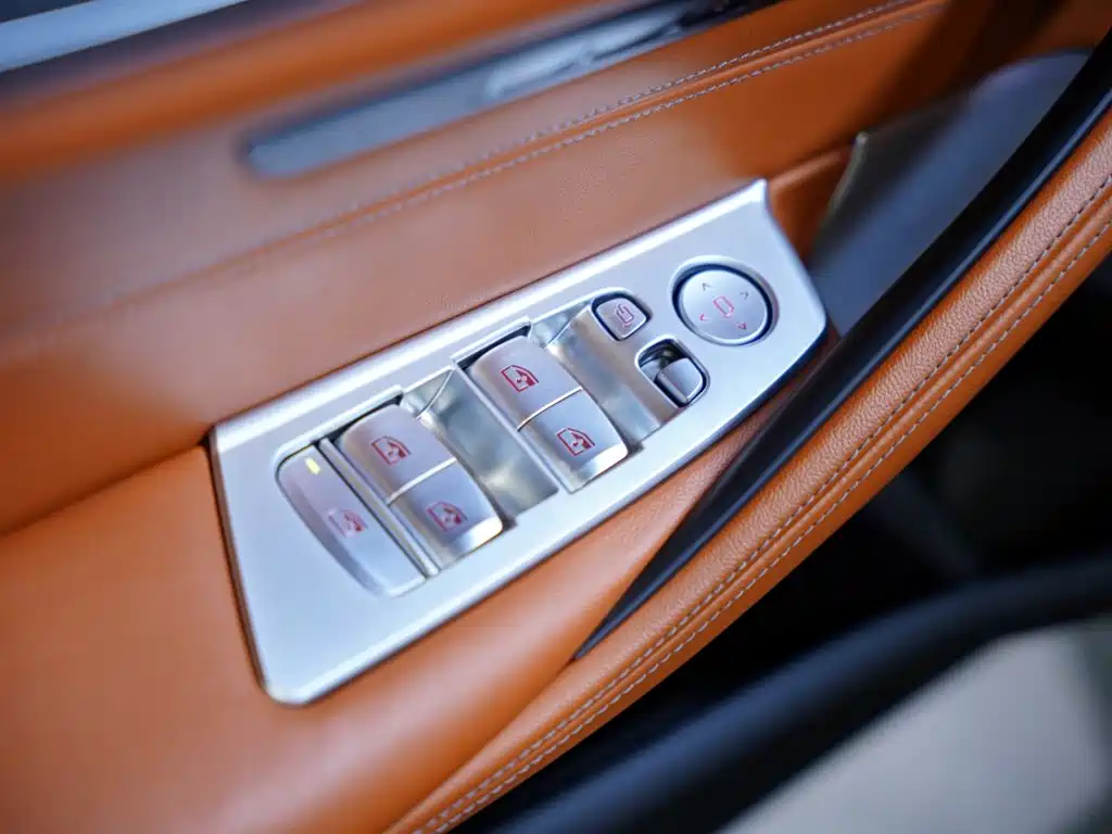 BMW M5 — миниатюра 18