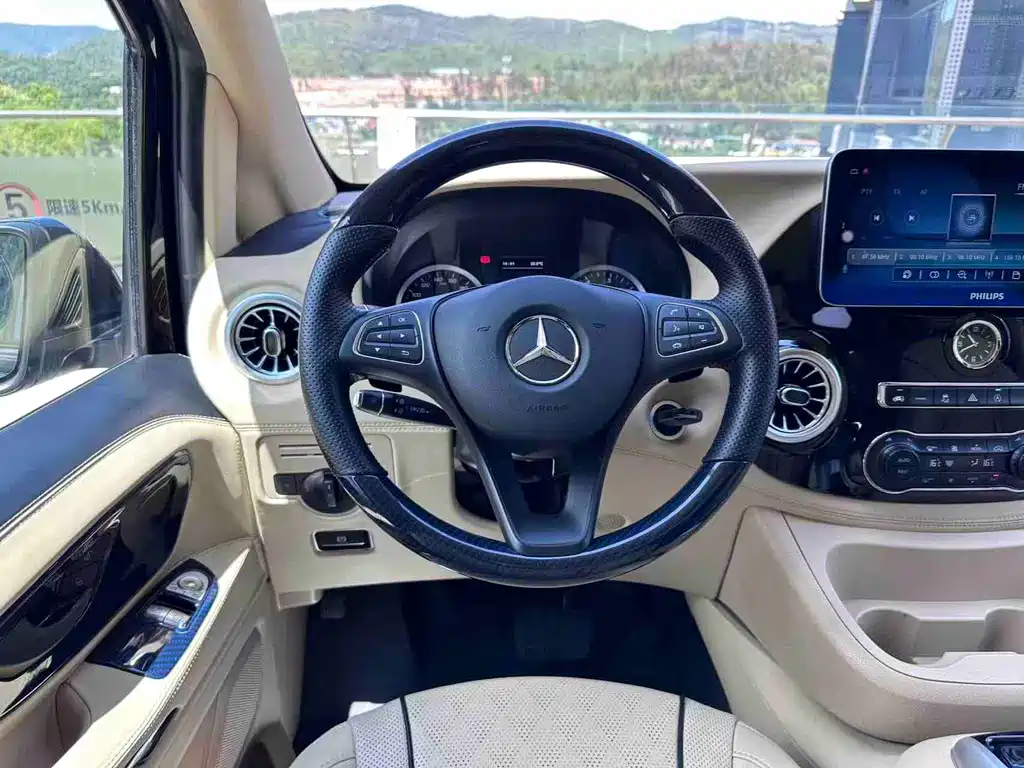 Mercedes-Benz Vito 2023 2.0T 7 мест