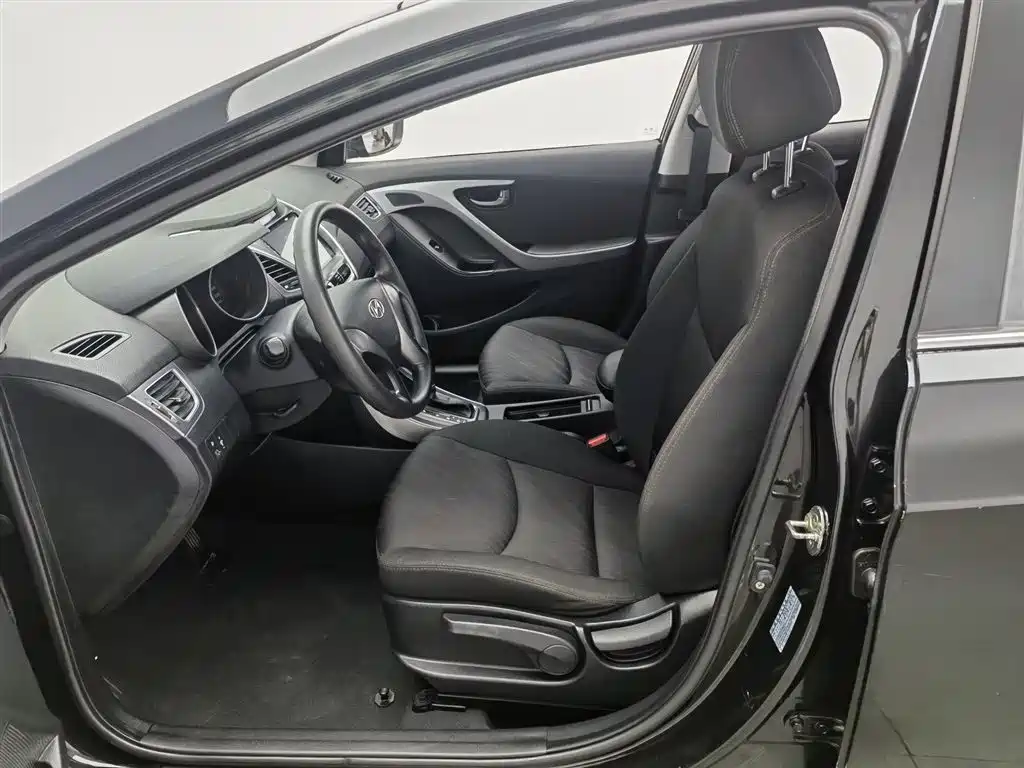 Hyundai Elantra 2016 1.6L AT