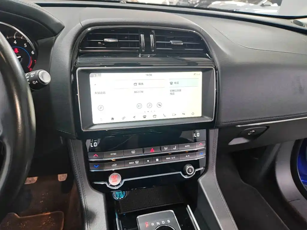 Jaguar F-PACE — миниатюра 9