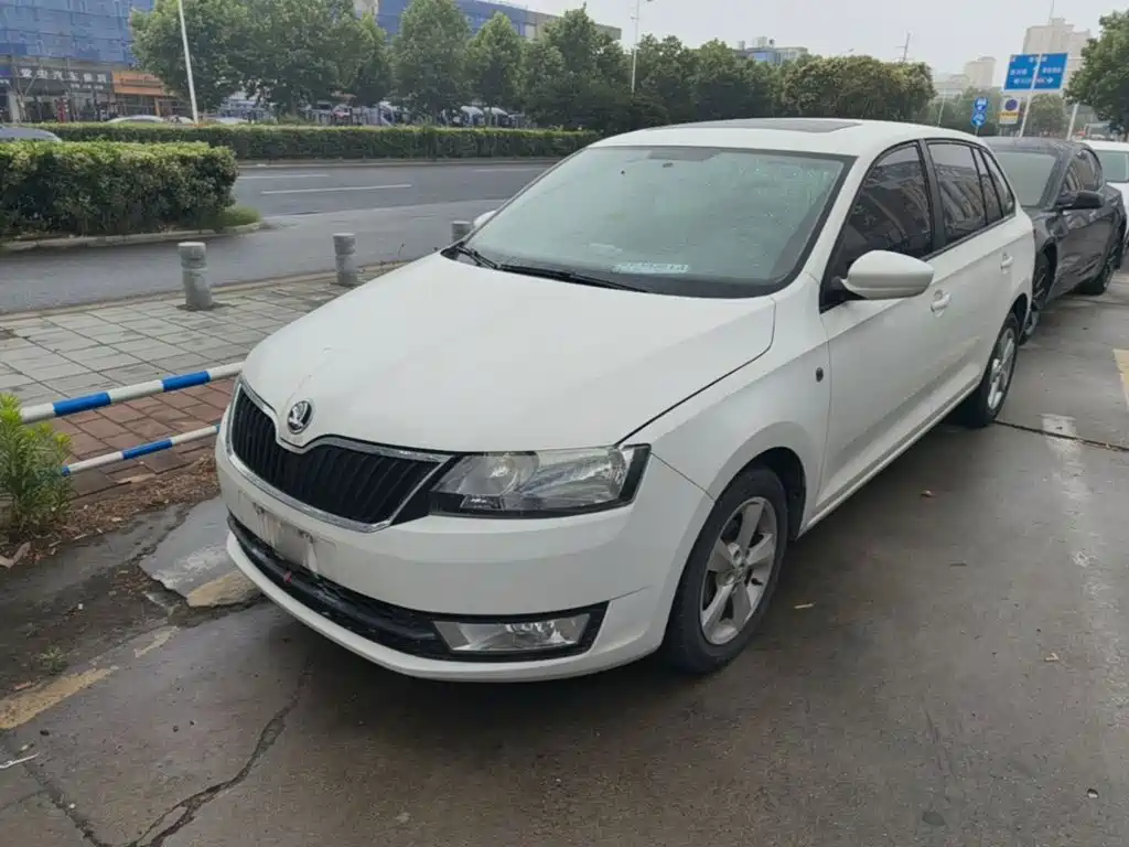Skoda Rapid Spaceback 2014 1.6L Auto Delight Edition