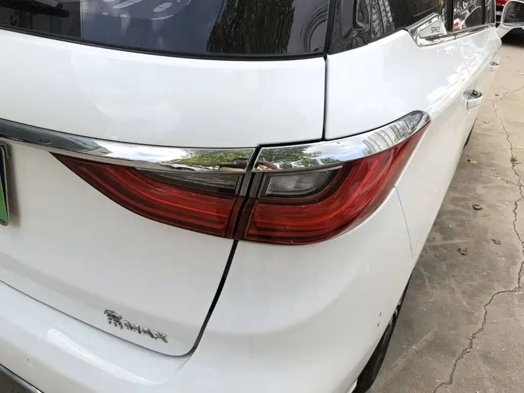 BYD MAX — миниатюра 8