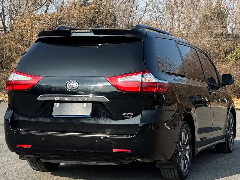 TOYOTA SIENNA