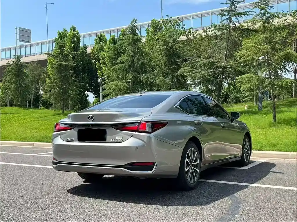 Lexus ES 2024 200 Premium