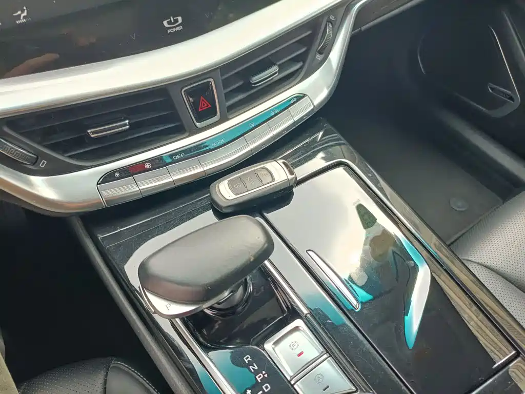 Geely Borui Hybrid — миниатюра 9