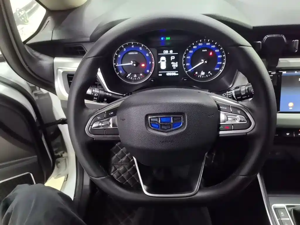 Geely Vision X3 — миниатюра 11