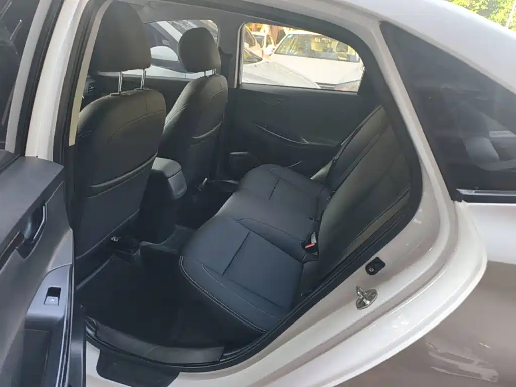 Hyundai Elantra — миниатюра 17