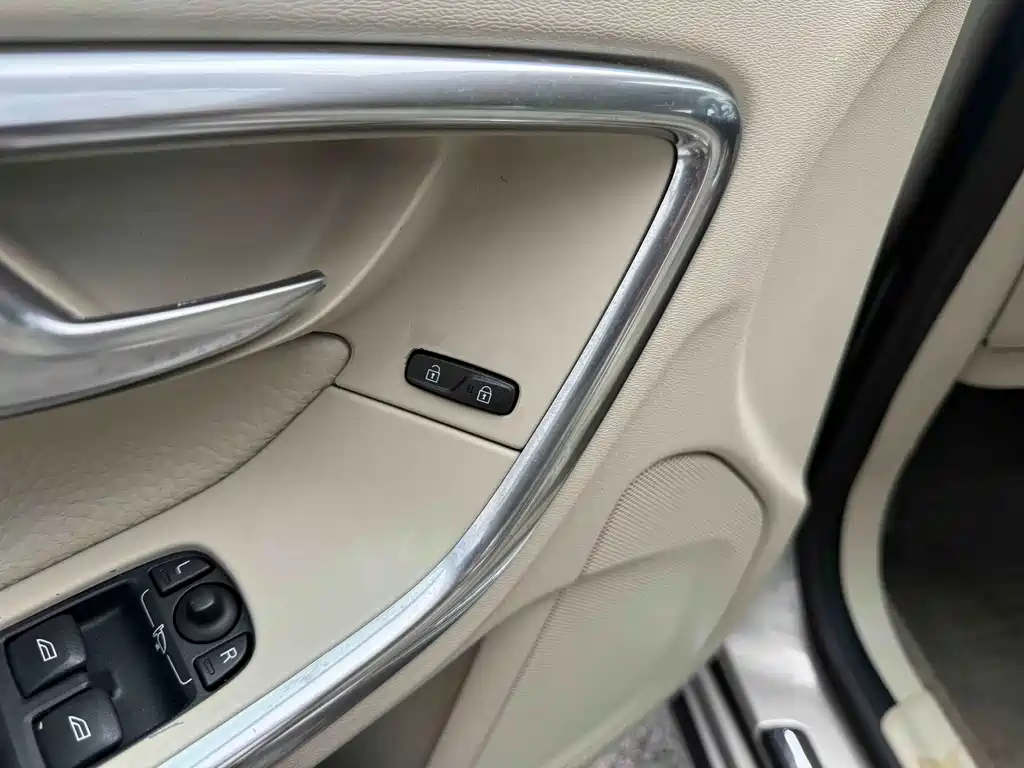 Volvo S60 (Import) — миниатюра 5