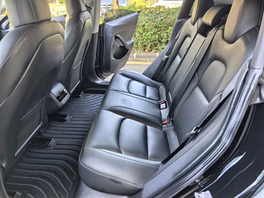Tesla Model 3 — миниатюра 8
