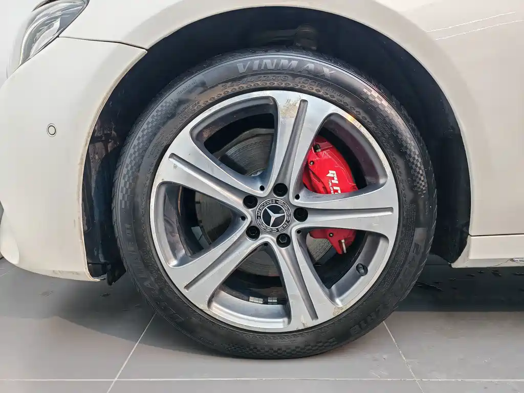 Mercedes-Benz E-Class — миниатюра 5