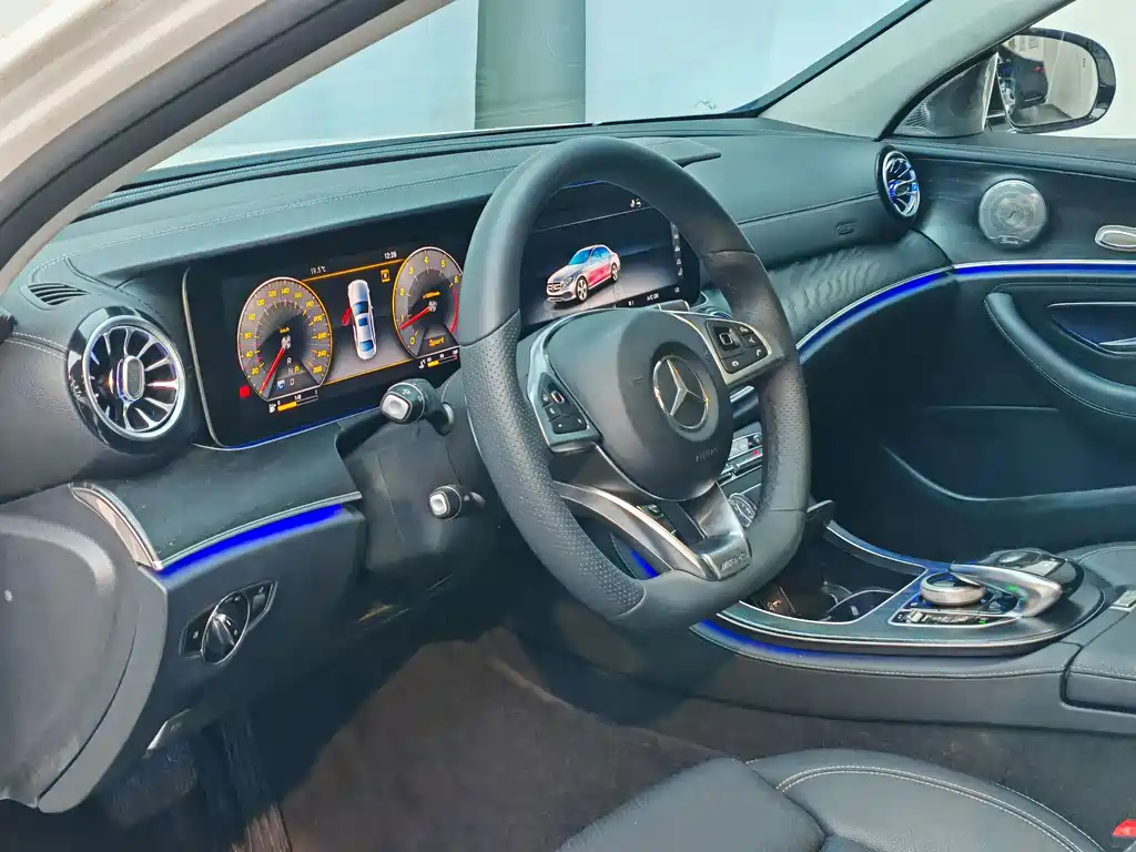 Mercedes-Benz E-Class — миниатюра 11