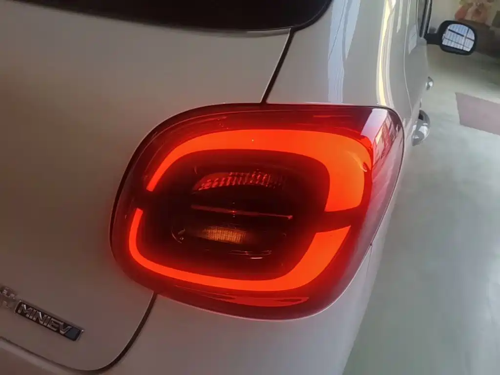 Wuling MINIEV — миниатюра 8