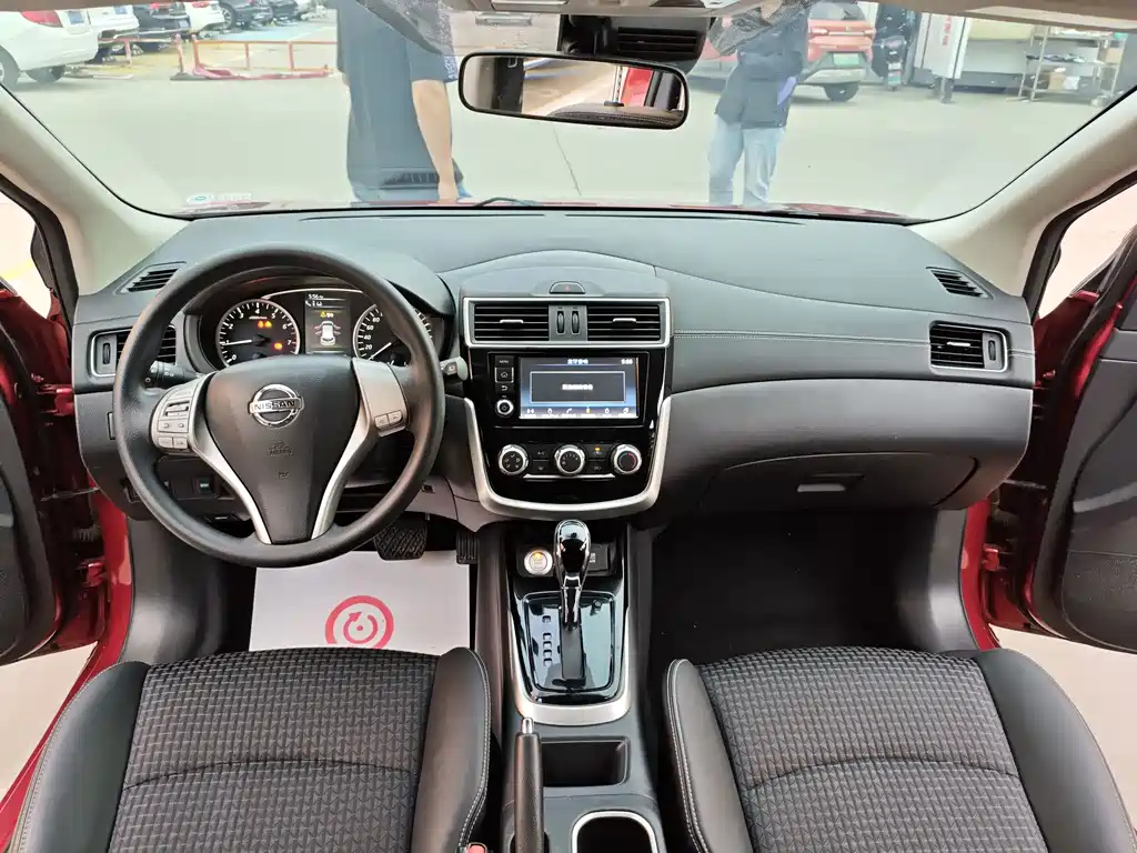 Nissan Tiida — миниатюра 11