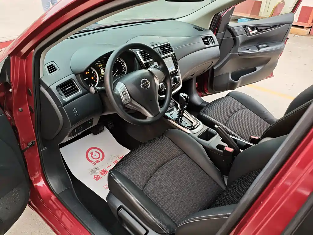 Nissan Tiida — миниатюра 13