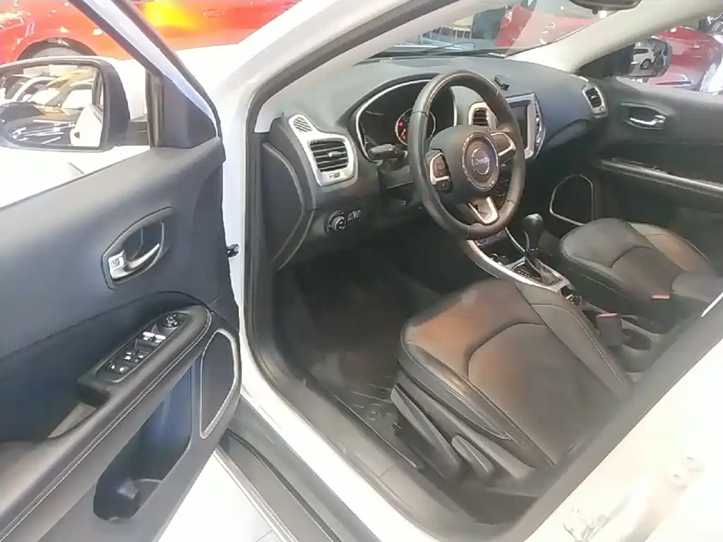 Jeep Compass — миниатюра 16