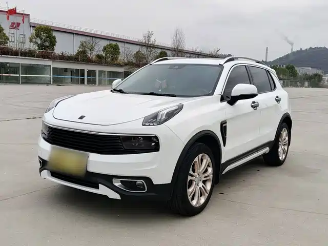 2018 Lynk & Co 01