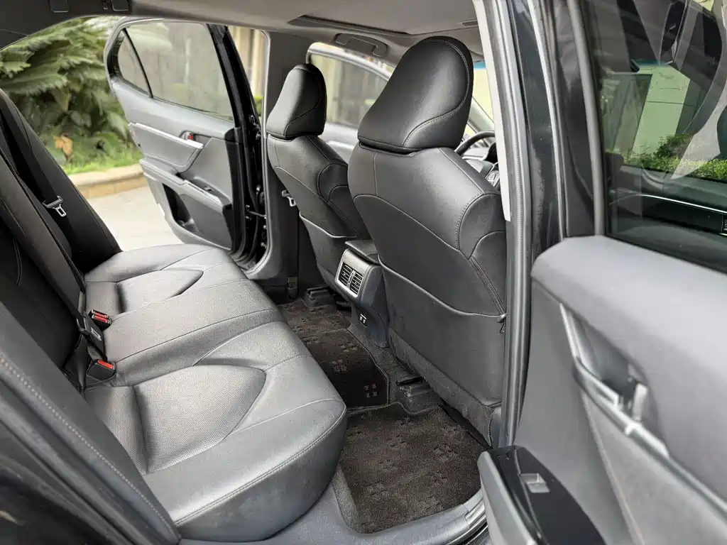 Toyota Camry — миниатюра 5