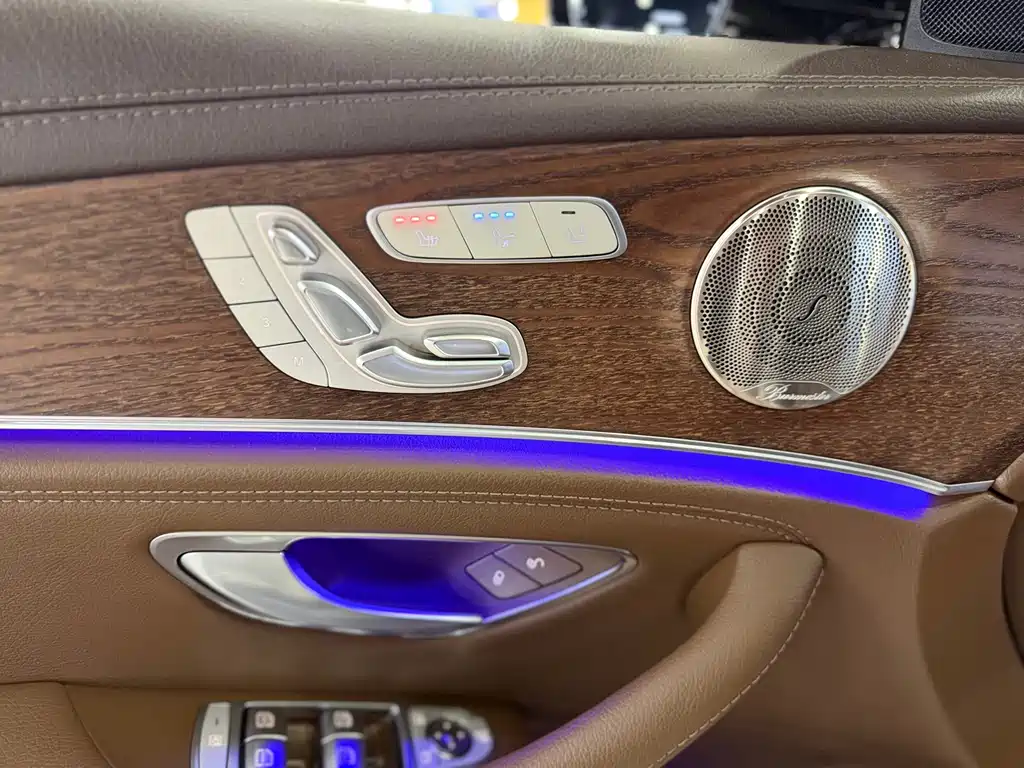 Mercedes-Benz E-Class — миниатюра 7