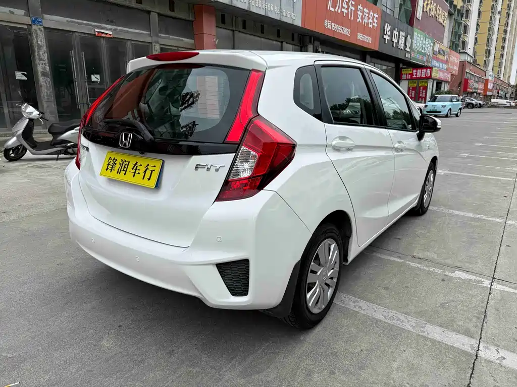 Honda Fit — миниатюра 6